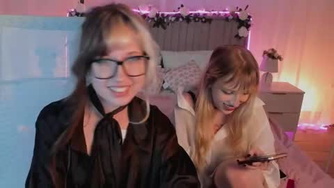 Mia online show from 04-19-26, 06:43