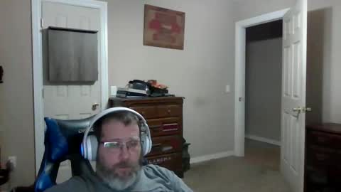 Snapshot of mercer1977 chatting on 01-19-26, 02:21 mercer1977 online show from 01-19-26, 02:21