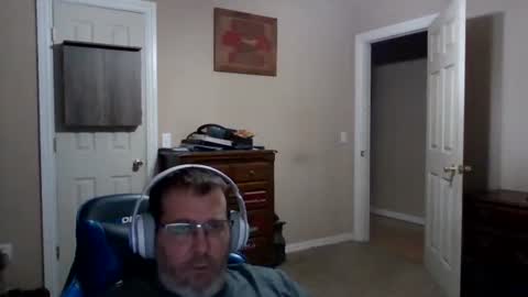 Snapshot of mercer1977 chatting on 04-19-26, 12:15 mercer1977 online show from 04-19-26, 12:15