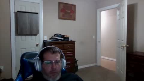 Snapshot of mercer1977 chatting on 04-21-26, 06:23 mercer1977 online show from 04-21-26, 06:23