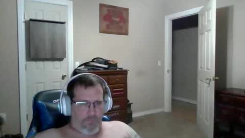 Snapshot of mercer1977 chatting on 04-30-26, 11:27 mercer1977 online show from 04-30-26, 11:27