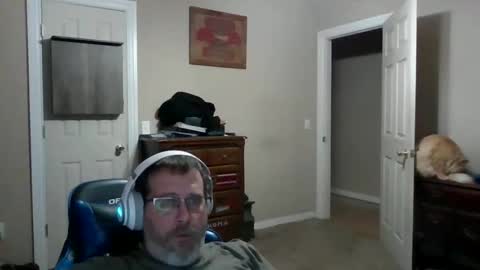 Snapshot of mercer1977 chatting on 05-10-26, 03:33 mercer1977 online show from 05-10-26, 03:33