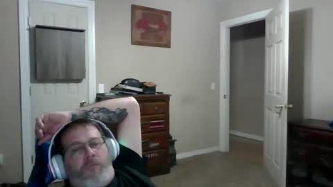 Snapshot of mercer1977 chatting on 05-11-26, 04:37 mercer1977 online show from 05-11-26, 04:37