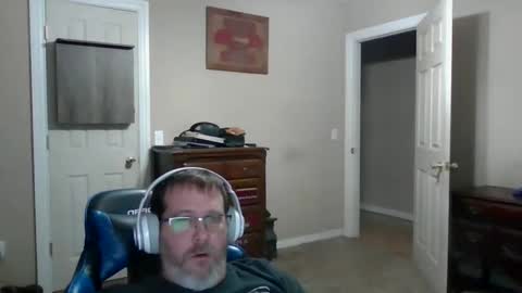 Snapshot of mercer1977 chatting on 05-14-26, 01:18 mercer1977 online show from 05-14-26, 01:18