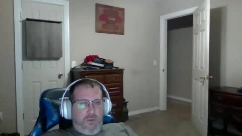 Snapshot of mercer1977 chatting on 05-17-26, 08:45 mercer1977 online show from 05-17-26, 08:45