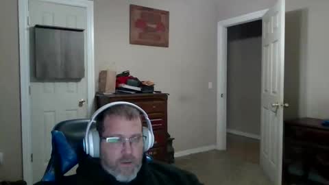 Snapshot of mercer1977 chatting on 05-23-26, 06:23 mercer1977 online show from 05-23-26, 06:23