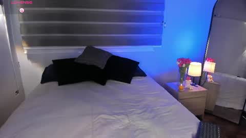 Snapshot of merida_taylor_ chatting on 06-18-26, 01:04 Merida online show from 06-18-26, 01:04