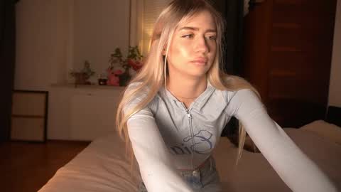 Snapshot of mermaids_ chatting on 04-11-26, 07:18 Lara OFFLINE online show from 04-11-26, 07:18