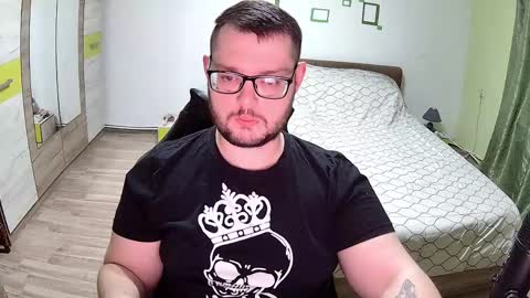 King and Queen online show from 04-22-26, 06:42