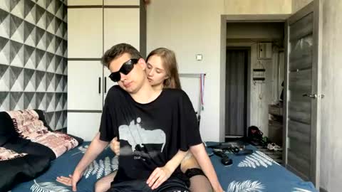 Johnny and Hailey online show from 06-10-26, 06:45