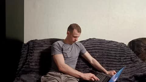 Snapshot of metalpeak chatting on 05-13-26, 06:27 Mike online show from 05-13-26, 06:27