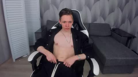 MEVERIK OUSHEN online show from 04-18-26, 05:44