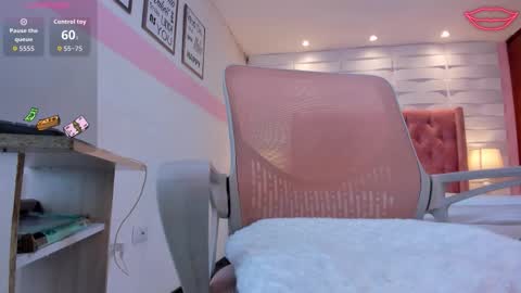 Snapshot of mhellissaw chatting on 01-07-26, 04:59 melissa online show from 01-07-26, 04:59