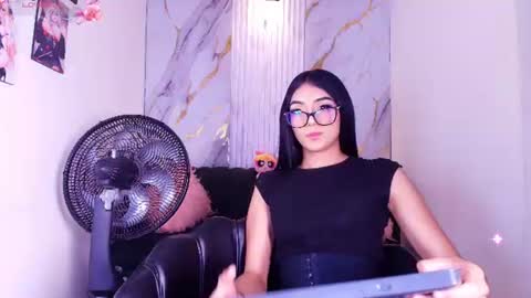 Snapshot of mhia_kate chatting on 06-20-26, 12:19 Mhia Kate online show from 06-20-26, 12:19