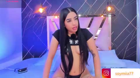 Snapshot of mia77_ chatting on 06-12-26, 12:53 Mia online show from 06-12-26, 12:53