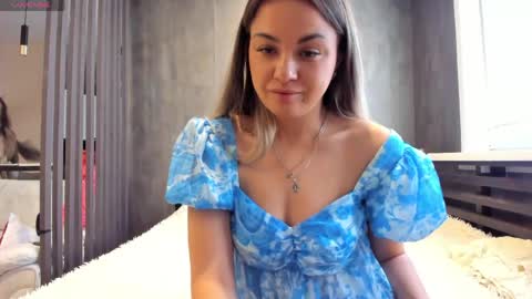 Mia online show from 06-04-26, 03:34