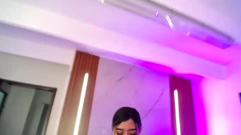 Mia  online show from 05-11-26, 06:05