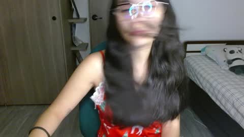 Mia online show from 04-12-26, 05:12