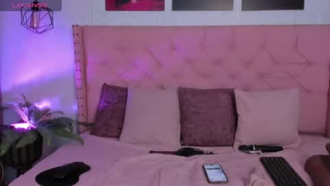 Mia online show from 04-15-26, 07:58