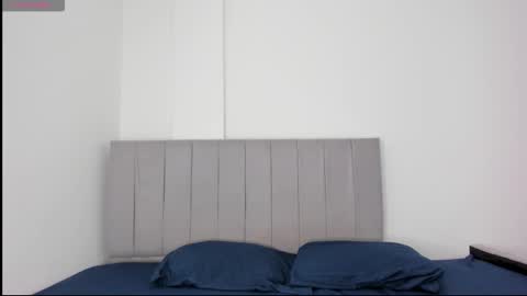 Snapshot of mia_cute25 chatting on 02-06-26, 01:47 online show from 02-06-26, 01:47