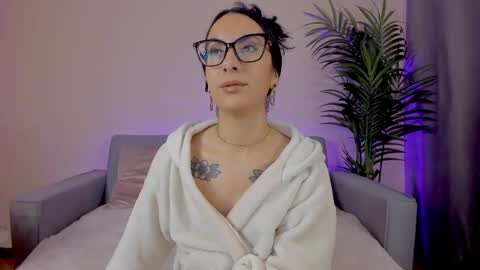 Sarah Luna online show from 04-23-26, 01:02