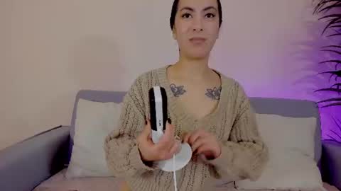 Snapshot of mia_daniellshot chatting on 06-17-26, 01:23 Sarah Luna online show from 06-17-26, 01:23