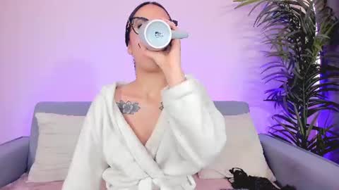Snapshot of mia_daniellshot chatting on 07-17-26, 01:40 Sarah Luna online show from 07-17-26, 01:40