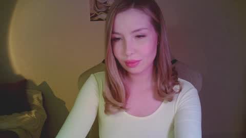 Mia online show from 04-28-26, 09:42