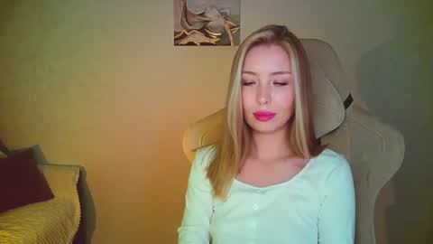 Mia online show from 08-03-26, 12:31