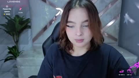 Mia online show from 03-08-26, 01:04