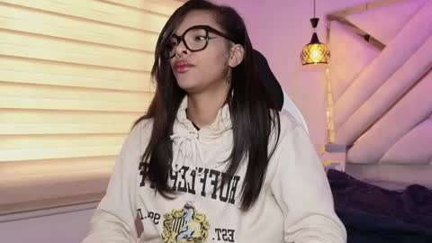 Mia online show from 04-15-26, 05:20