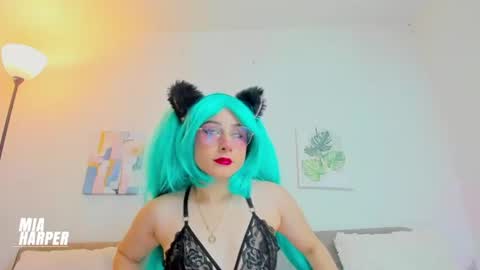 Mia online show from 06-17-26, 11:27
