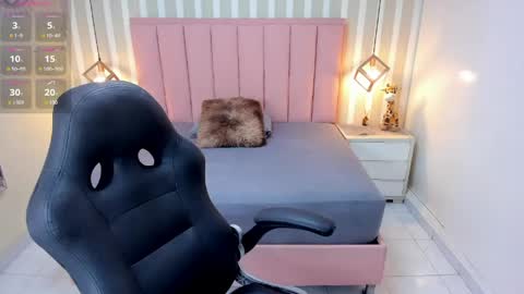 Naomi online show from 05-12-26, 01:19