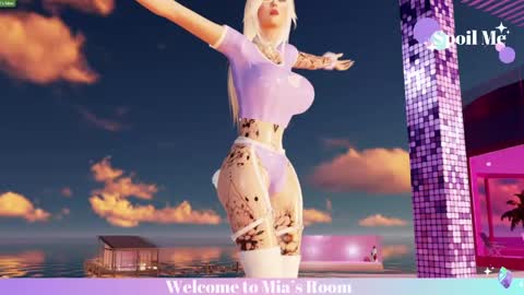 Mia online show from 04-15-26, 06:59