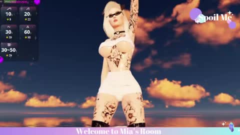 Mia online show from 05-26-26, 06:37