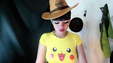 Snapshot of mia_lover9 chatting on 06-11-26, 02:53 M I A online show from 06-11-26, 02:53