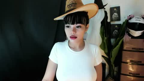 Snapshot of mia_lover9 chatting on 06-12-26, 03:11 M I A online show from 06-12-26, 03:11
