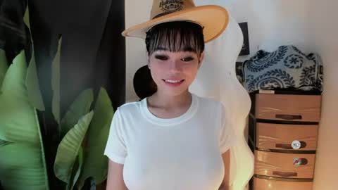 Snapshot of mia_lover9 chatting on 07-16-26, 09:48 M I A online show from 07-16-26, 09:48