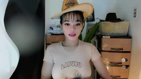 Snapshot of mia_lover9 chatting on 07-18-26, 09:02 M I A online show from 07-18-26, 09:02