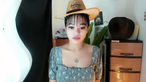 Snapshot of mia_lover9 chatting on 07-19-26, 02:04 M I A online show from 07-19-26, 02:04