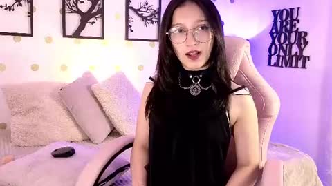 Mia online show from 07-06-26, 11:07