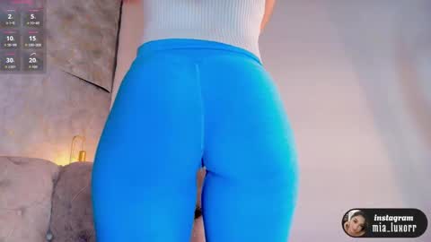 Snapshot of mia_luxor chatting on 12-18-25, 11:49 mia_luxor online show from 12-18-25, 11:49