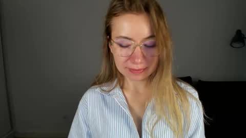 Snapshot of mia_luxx92 chatting on 01-09-26, 07:33 Mia online show from 01-09-26, 07:33