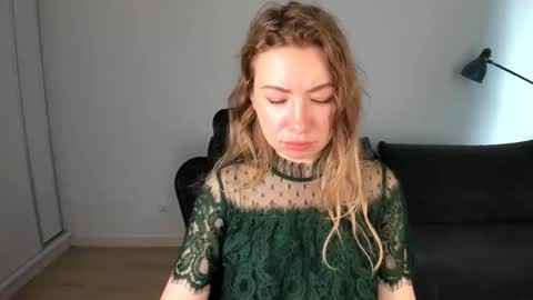 Snapshot of mia_luxx92 chatting on 03-12-26, 08:20 Mia online show from 03-12-26, 08:20