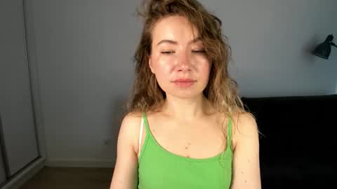 Snapshot of mia_luxx92 chatting on 03-27-26, 07:36 Mia online show from 03-27-26, 07:36