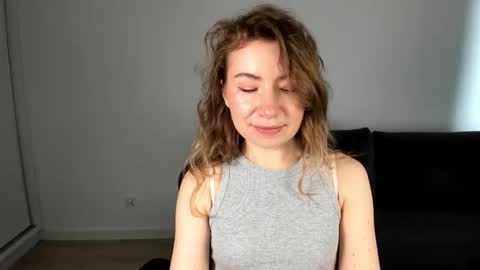 Snapshot of mia_luxx92 chatting on 04-12-26, 01:27 Mia online show from 04-12-26, 01:27