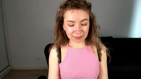 Snapshot of mia_luxx92 chatting on 04-14-26, 01:50 Mia online show from 04-14-26, 01:50