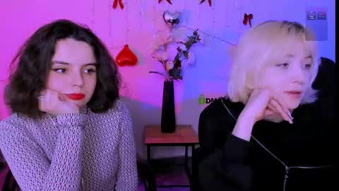 mia_mooon_ online show from 04-15-26, 08:32