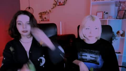 mia_mooon_ online show from 04-25-26, 08:39