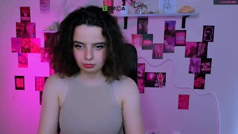 mia_mooon_ online show from 05-17-26, 09:17